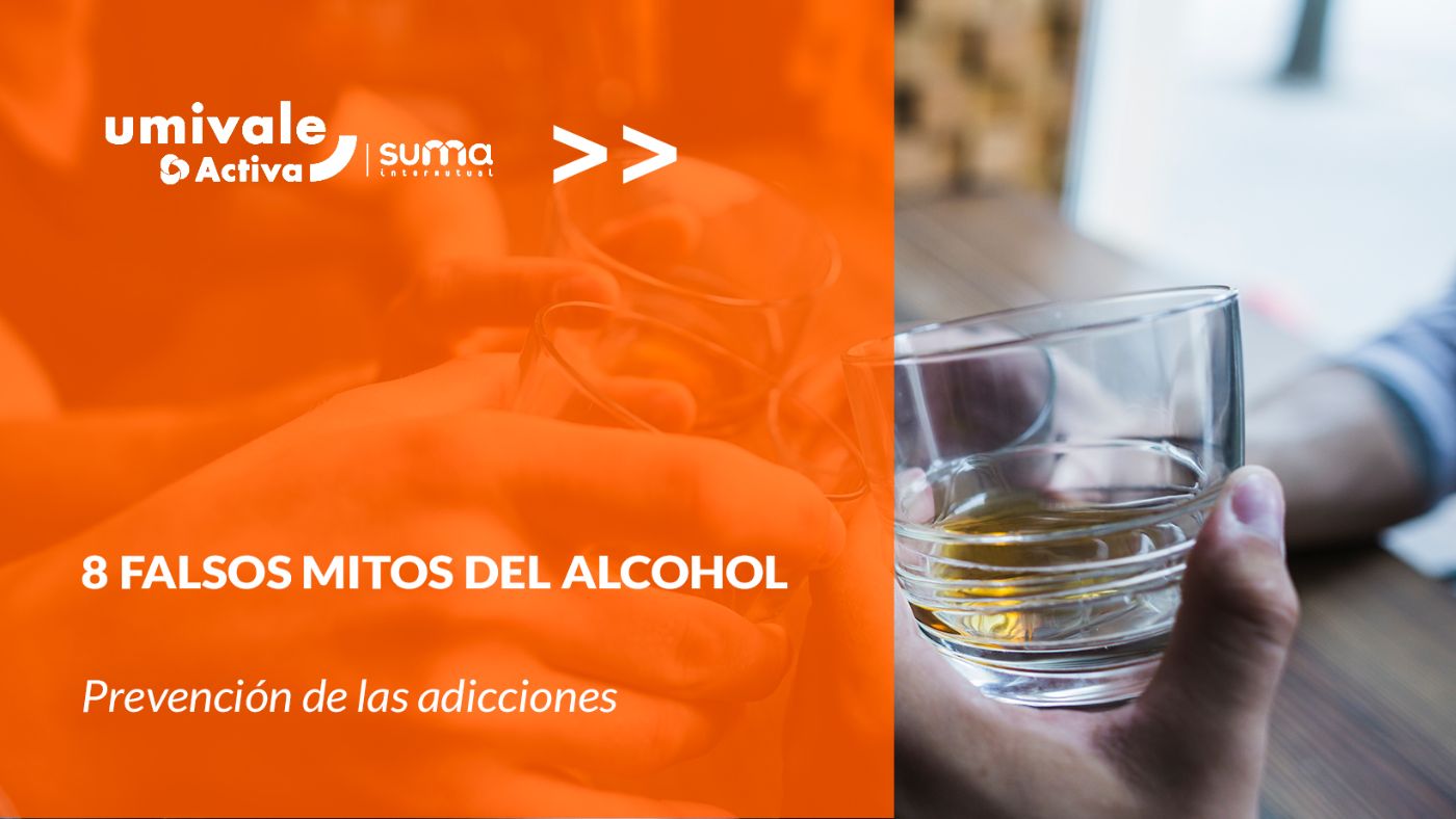 manos sujetando alcohol