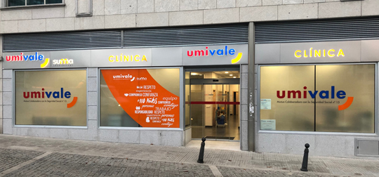 Fachada de la clínica Umivale Activa en A Coruña
