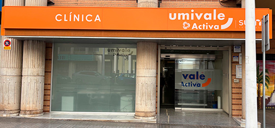 Fachada de la clínica de Umivale Activa en Elche
